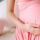 Sinais atuais na barriga de uma mulher grávida As mulheres grávidas podem tocar na barriga