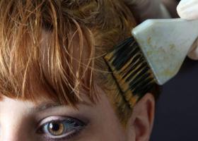 Sobre os perigos das tinturas químicas no cabelo. A tintura química afeta.